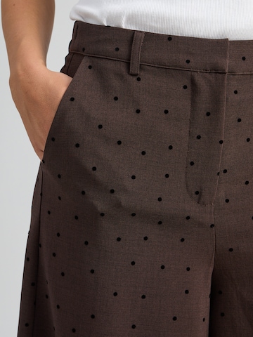 Peppercorn - Pierna ancha Pantalón 'Suzanna' en marrón
