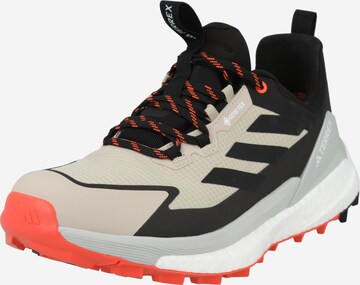 ADIDAS TERREX Χαμηλό παπούτσι 'Free Hiker 2.0 Low Gore-Tex' σε γκρι: μπροστά