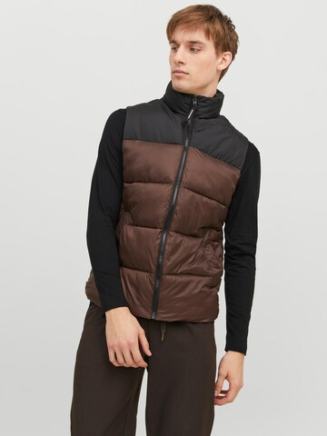 Gilet 'Toby' JACK & JONES en marron : devant