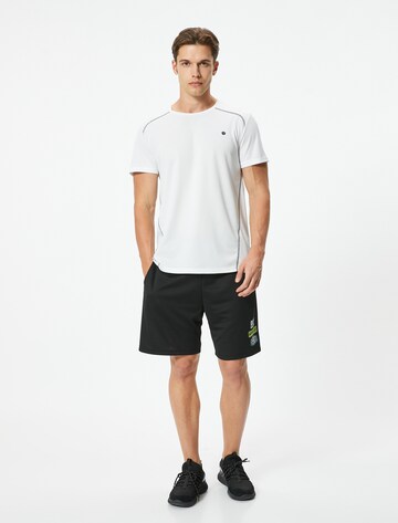 Koton Regular Shorts in Schwarz