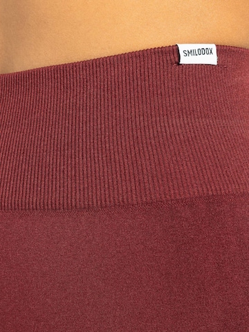 Coupe slim Pantalon de sport Smilodox en rouge