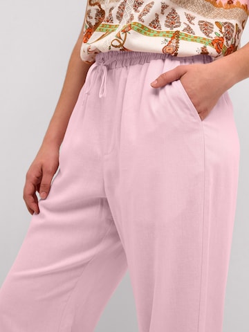 Cream Loose fit Trousers 'Venta' in Pink