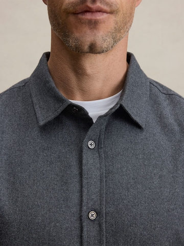 Coupe regular Chemise 'Leopold' DAN FOX APPAREL en gris