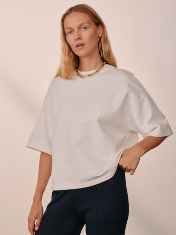 ABOUT YOU x Marie von Behrens Koszulka 'Dana' w kolorze biały: przód