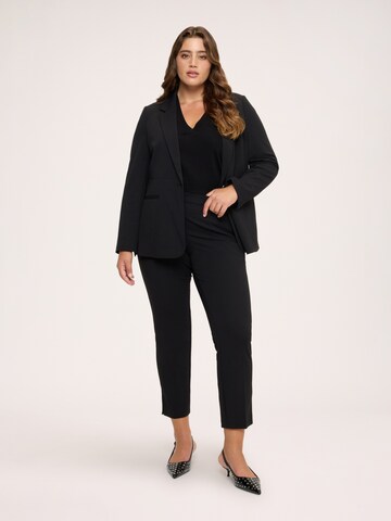 Coupe slim Pantalon Fiorella Rubino en noir