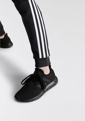ADIDAS SPORTSWEAR Zúžený Sportovní kalhoty '3-Stripes Tapered ' – černá