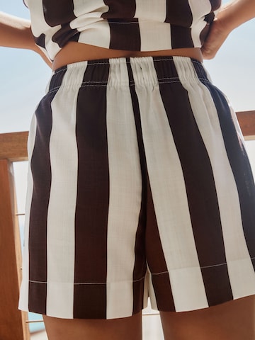 Next Loosefit Shorts in Braun