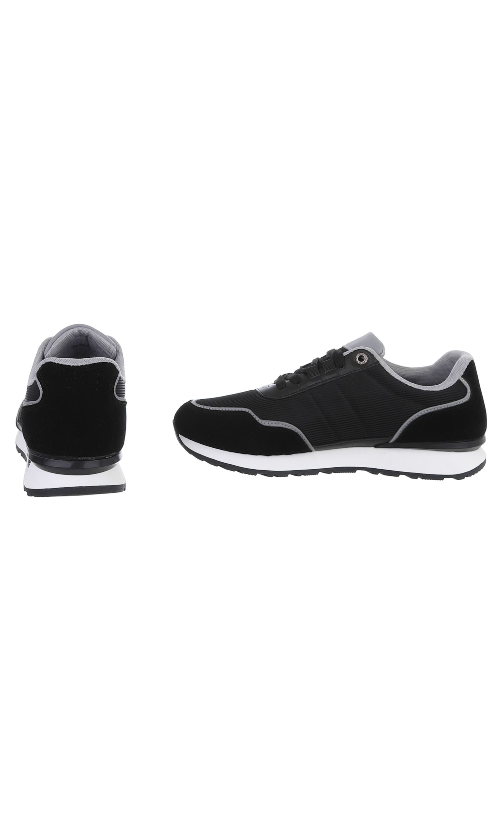 CoolWalk Sneakers in Black