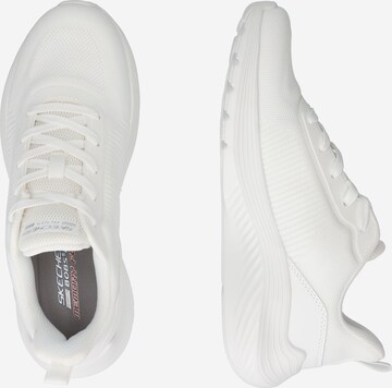 Baskets basses 'Engineered' SKECHERS en blanc