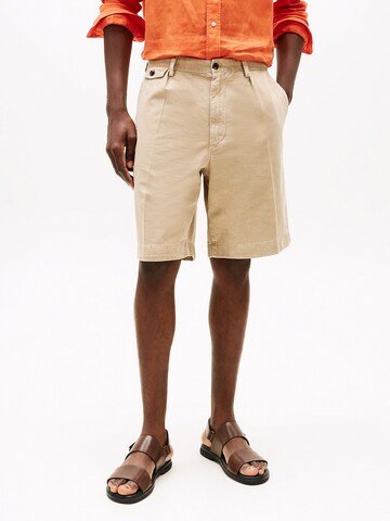 TOMMY HILFIGER Regular Pleat-front trousers in Beige: front