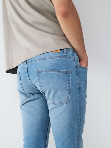 BALMOHK Slimfit Farkut 'IZAN' värissä sininen