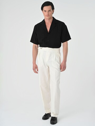 Regular Pantalon à plis Antioch en blanc