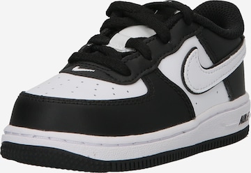 Baskets Nike Sportswear en noir : devant