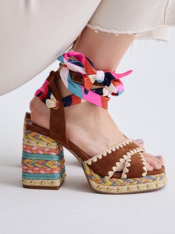 EXE Sandalen met riem 'HAVANA-448' in Beige