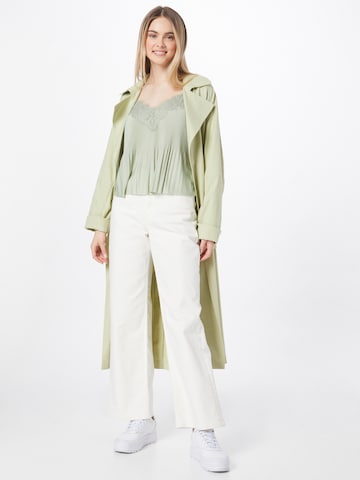 ABOUT YOU Top 'Bettina' in Green