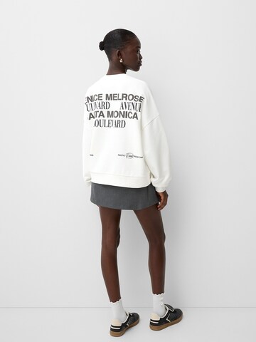 Bershka Sweatshirt in Beige