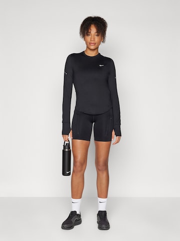 NIKE - Camiseta funcional 'SWIFT' en negro