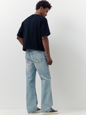 Pull&Bear Flared Jeans in Blau