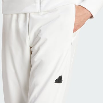 Effilé Pantalon de sport 'Z.N.E.' ADIDAS SPORTSWEAR en blanc