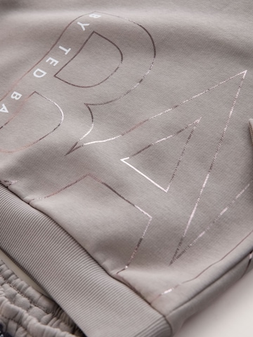 Baker by Ted Baker Juoksupuku värissä harmaa