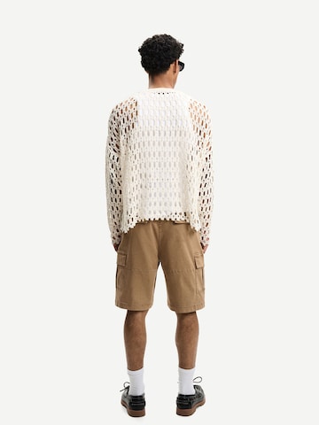 BershkaLoosefit Cargo hlače - bež boja