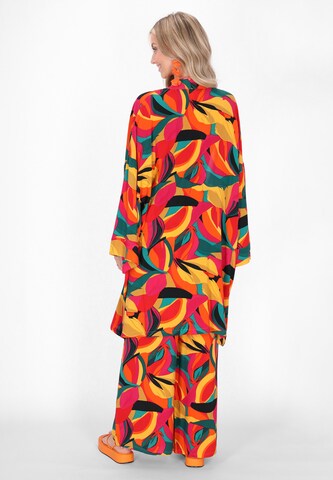 IZIA - Kimono en rojo