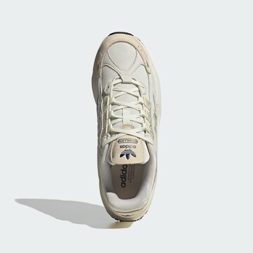 ADIDAS ORIGINALS Trampki niskie 'Ozmillen' w kolorze beżowy
