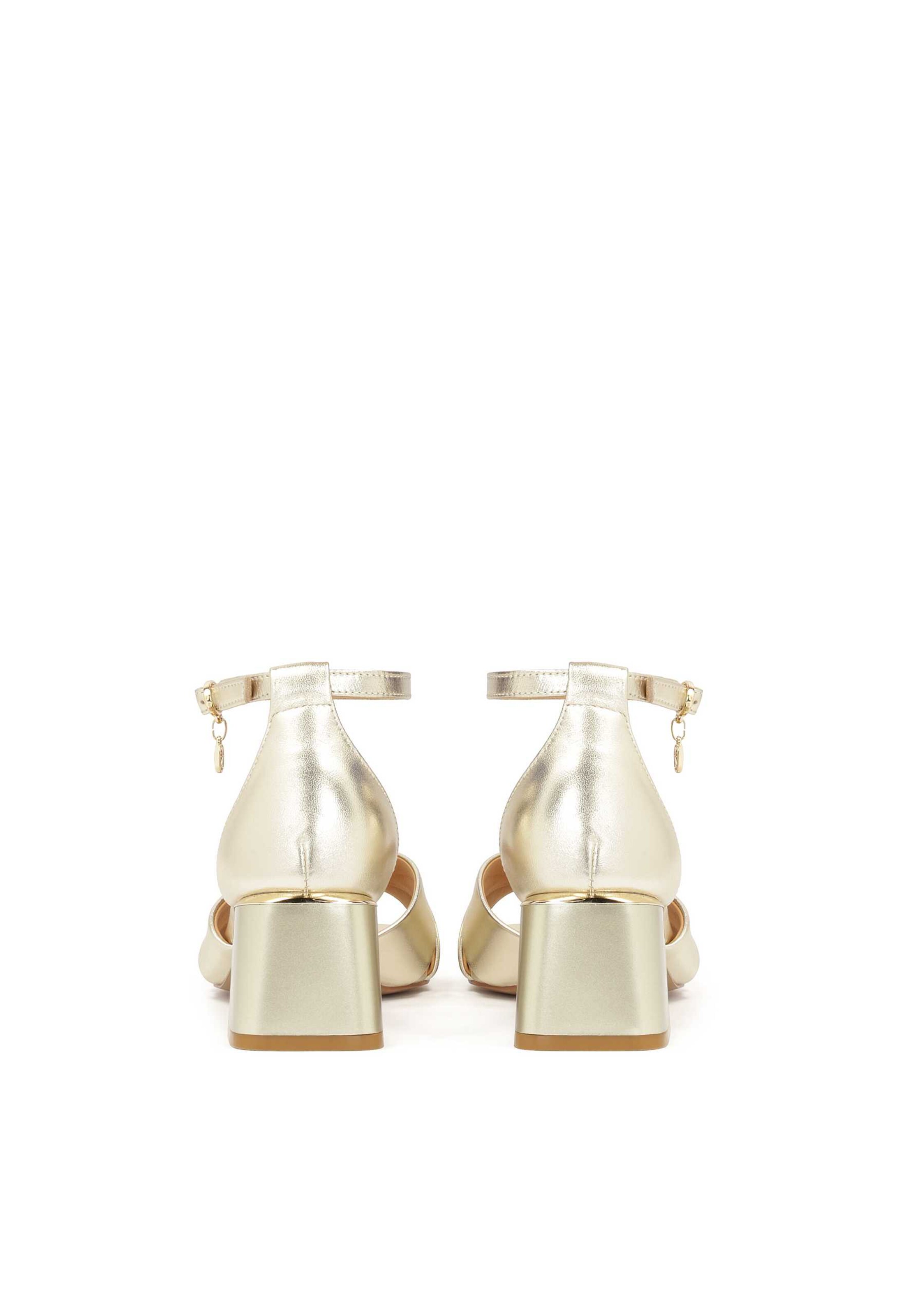 Sandalo di Kazar in oro