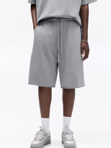 Pull&Bear Baggy Trousers in Grey: front