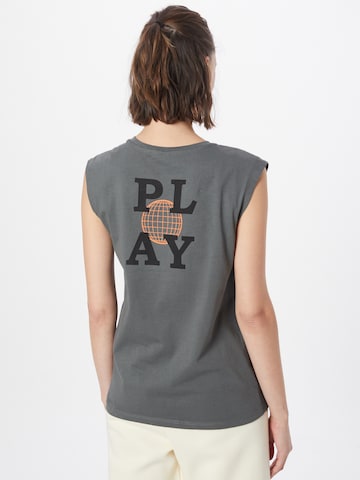 ONLY PLAY Sports Top 'NOVI' in Grey