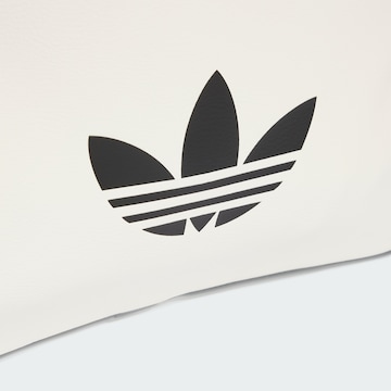 ADIDAS ORIGINALS - Bolso de hombro 'Airliner' en blanco