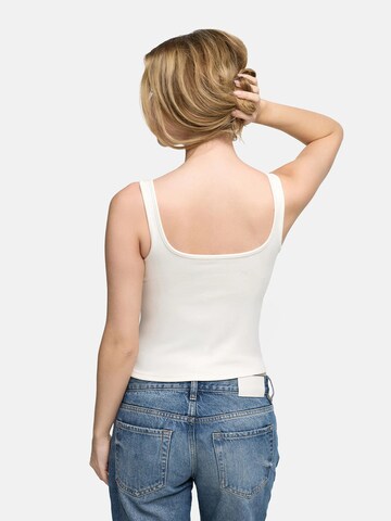 cfab (formerly creamy fabrics) - Top 'Cotton Tank with Built-In Wireless Bra' en blanco
