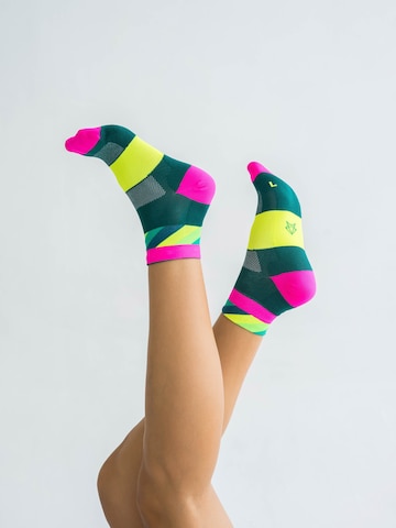 INCYLENCE Athletic Socks 'STRIDES SHORT' in Green