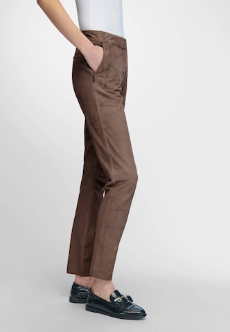 Coupe slim Pantalon Fadenmeister Berlin en marron