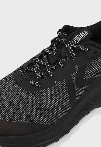 Scarpa sportiva 'ROAM' di KEEN in nero
