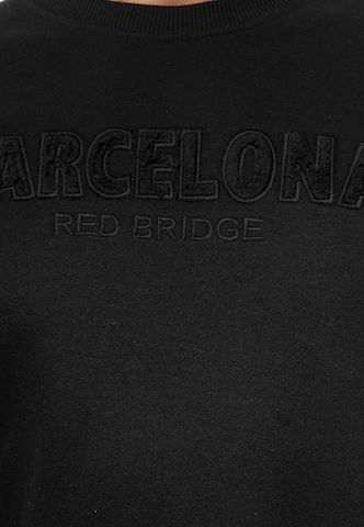 Redbridge Pullover mit 3D Flockdruck & Stickerei in Schwarz