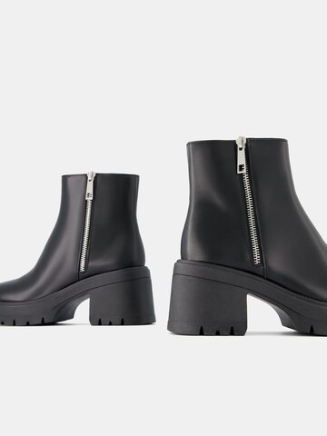 Bershka Stiefelette in Schwarz