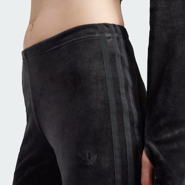 évasé Pantalon ADIDAS ORIGINALS en noir