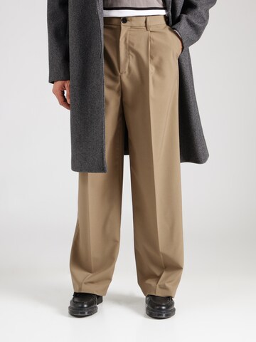 Loosefit Pantaloni con pieghe 'Uno' di WEEKDAY in verde: frontale