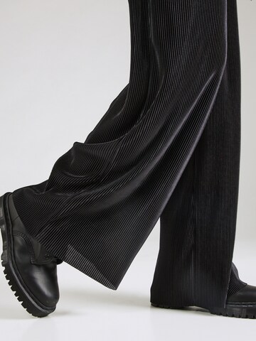 PIECES Wide Leg Hose 'PCLULINA' in Schwarz