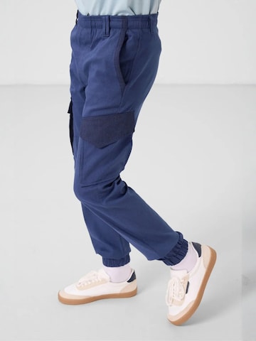 Pantalon 'TOMMY Kinder Cargo-Joggerhose' Tommy Life en bleu