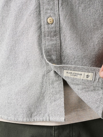 Next - Ajuste regular Camisa en gris