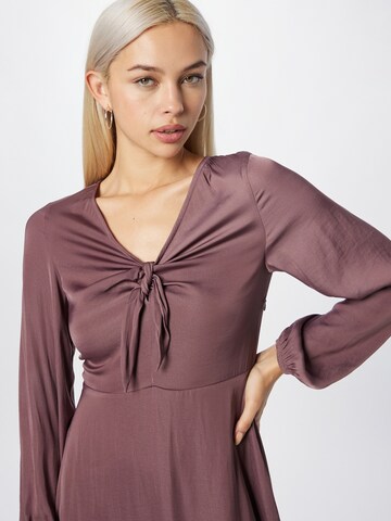 ABOUT YOU - Vestido 'Viviana' em roxo