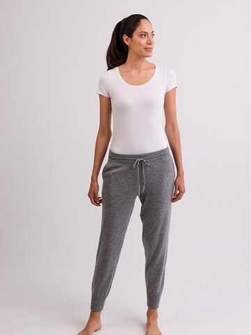 Tapered Pantaloni di CASH-MERE.CH in grigio