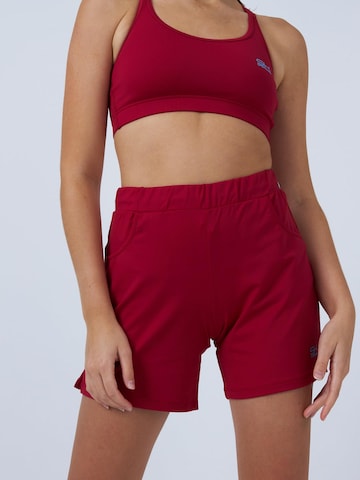 SPORTKIND - Loosefit Pantalón deportivo 'Bermuda Shorts' en rojo