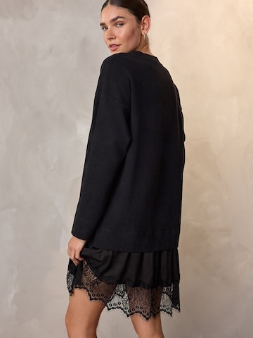 Next Mekko värissä musta