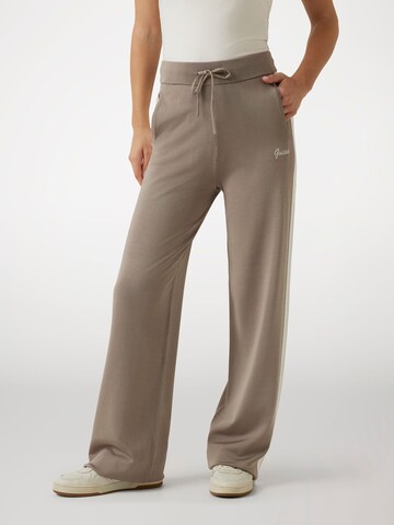 GUESS Loosefit Hose in Braun: Vorderseite