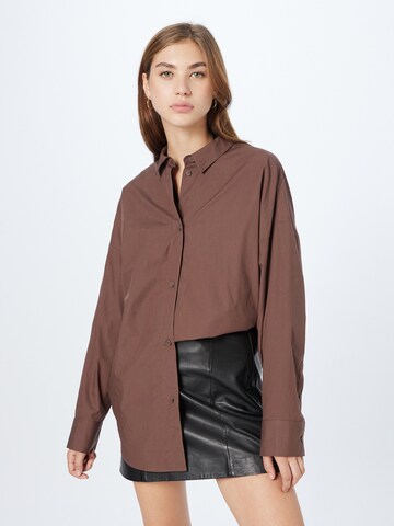 Monki Blouse in Brown: front