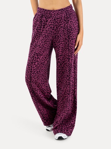 Smilodox Loose fit Trousers in Purple: front