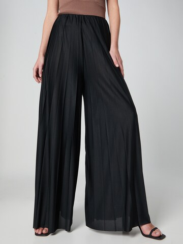 Guido Maria Kretschmer Women Wide leg Pants 'Samantha' in Black: front